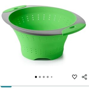 OXO Good Grips Collapsible Colander 3.5 QT/3.3 L Flexible Silicone Green & Grey